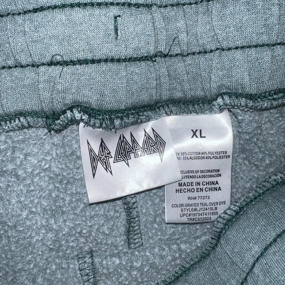 DEF LEPPARD JOGGER PANTS AND SWEATSHIRT SET - Picture 3 of 4